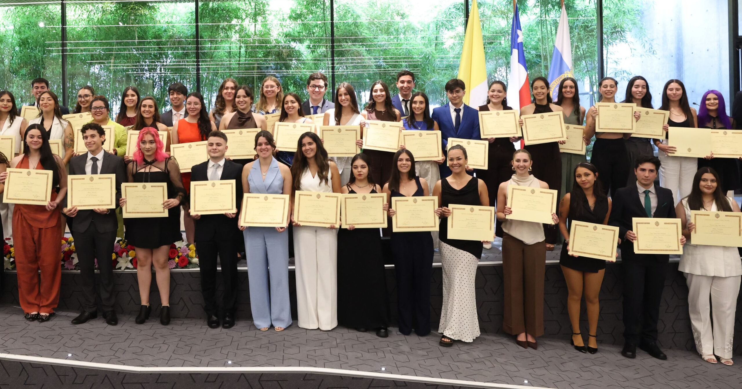 Servir al país desde la vocación: la UC celebra la titulación de su primera generación de Medicina Veterinaria