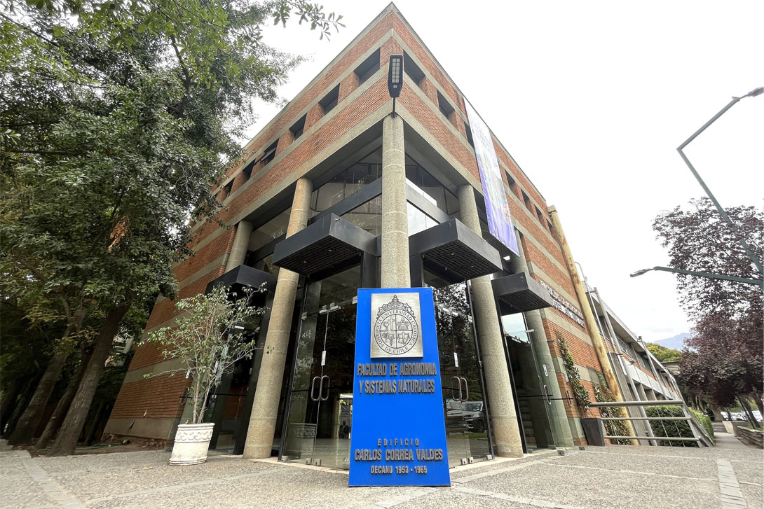 Edificio Carlos Correa Valdés de la Facultad de Agronomía y Sistenas Naturales UC